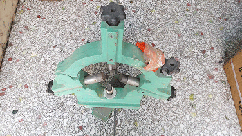 澠池車床中心架